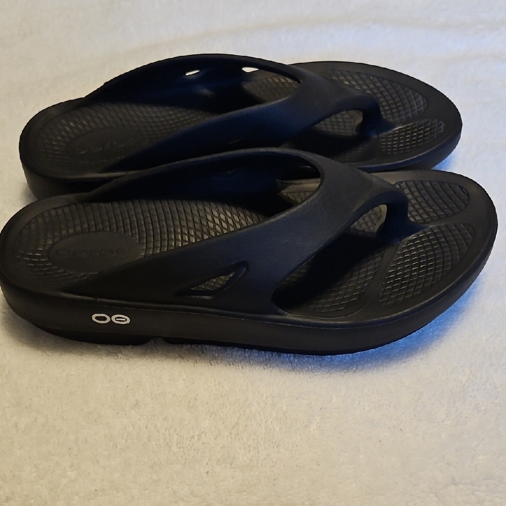 OOFOS Women's Black Sandals - Picture 2 of 8